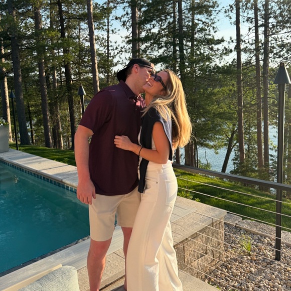 Meet your Posher, Lauren - Picture 2 of 3